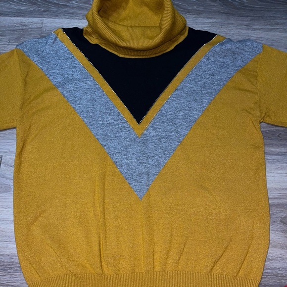 Sweater M&V - Picture 2 of 5